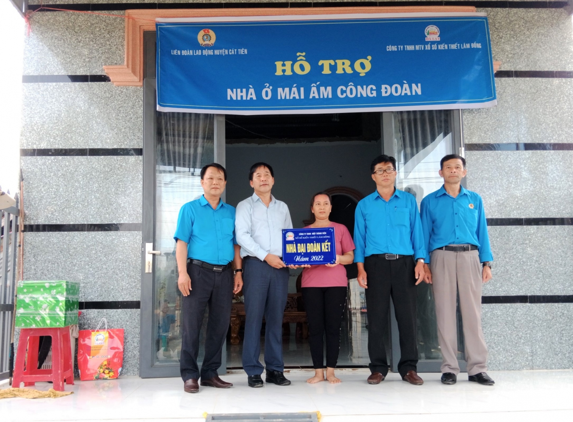 LĐLĐ huyện Cát Tiên trao tặng “Mái ấm Công đoàn” cho đoàn viên khó khăn