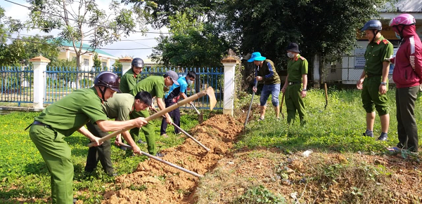 TUỔI TRẺ CÁT TIÊN TỔ CHỨC RA QUÂN “NGÀY CHỦ NHẬT XANH”