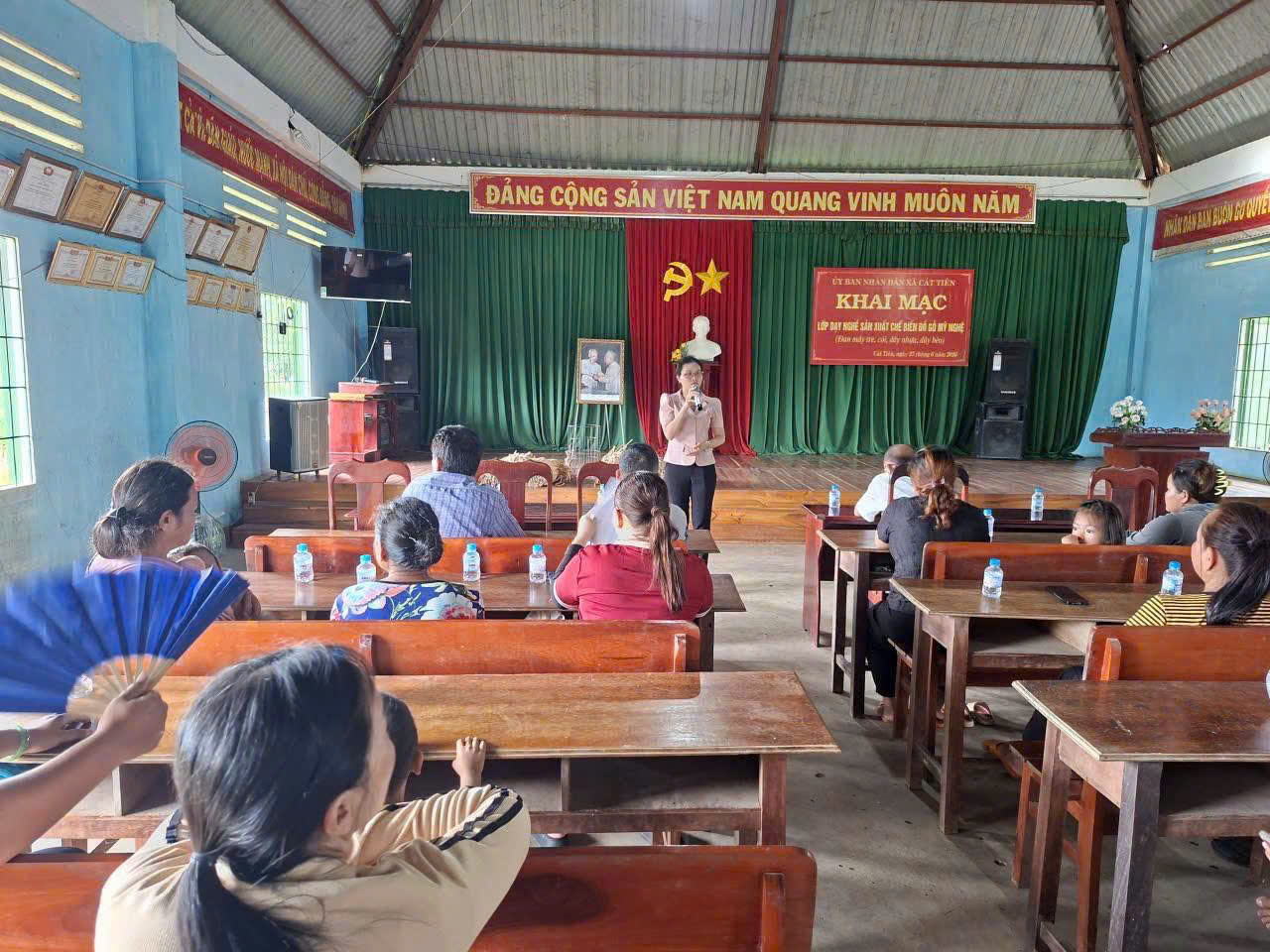 Xã Cát Tiên khai giảng lớp đào tạo nghề "Sản xuất, chế biến đồ mỹ nghệ" cho lao động nông thôn năm 2026