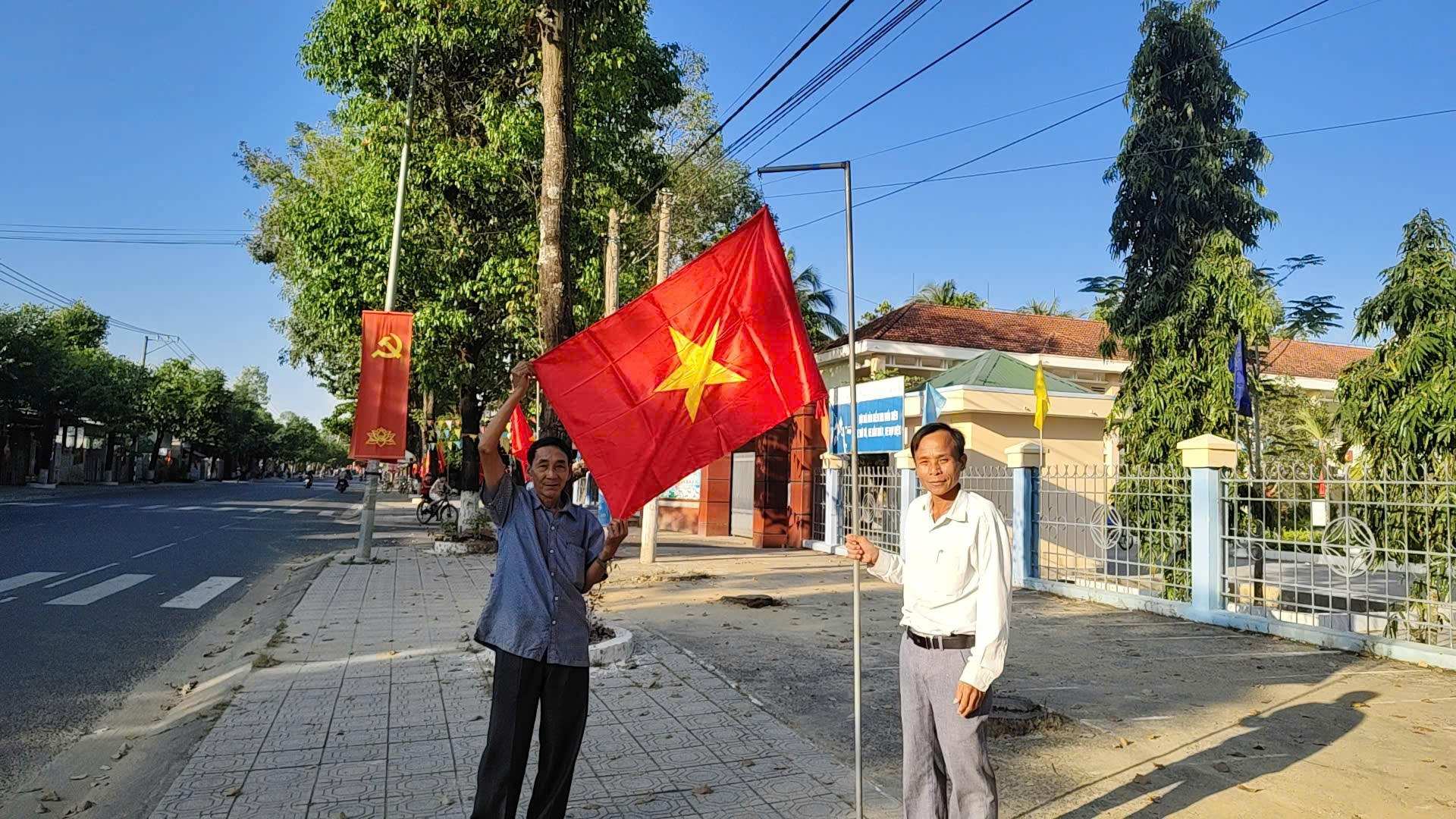 Cát Tiên có thêm 1 tuyến đường cờ Tổ quốc được hoàn thành chào mừng Đại hội đại biểu toàn quốc lần thứ XIV của Đảng