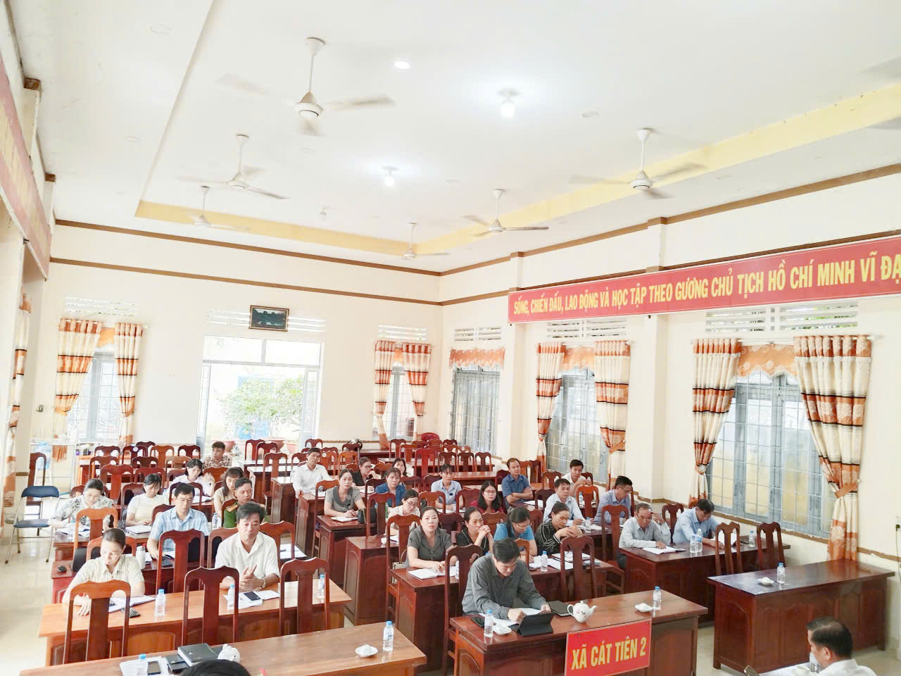 Xã Cát Tiên 2 tổ chức Hội nghị về công tác chuẩn bị các điều kiện triển khai năm học mới 2025-2026