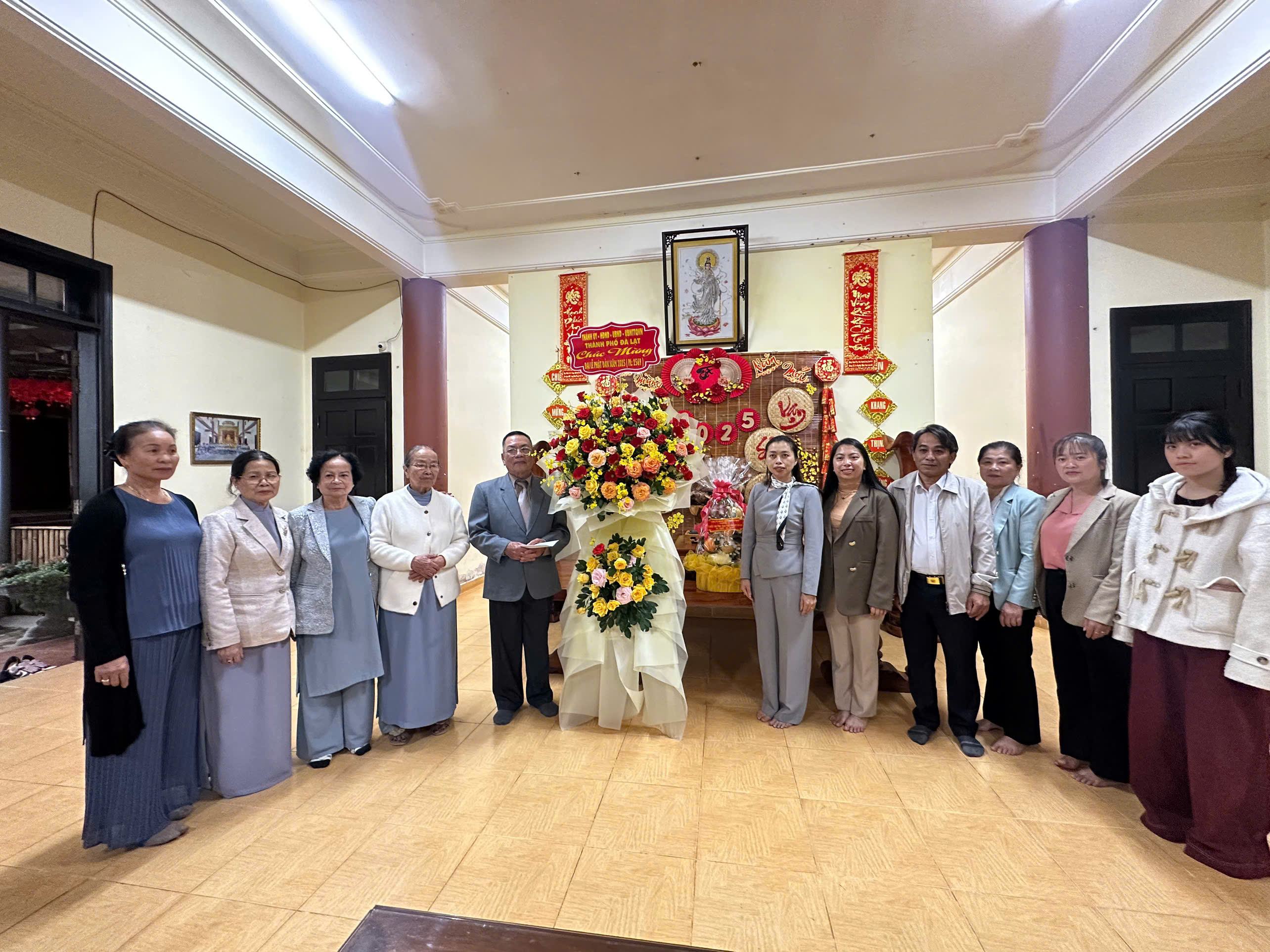 ĐẢNG UỶ - HĐND - UBND - UBMTTQVN PHƯỜNG 12 TỔ CHỨC ĐOÀN THĂM HỎI TẠI CHÙA THIỀN LÂM