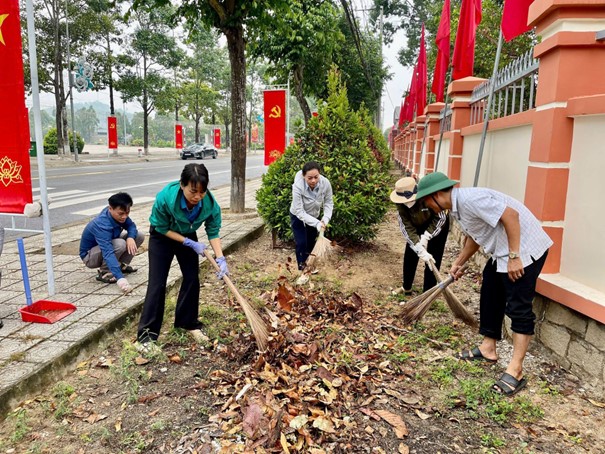 CÁT TIÊN RA QUÂN ĐỒNG LOẠT DỌN VỆ SINH MÔI TRƯỜNG; LẬP LẠI TRẬT TỰ VỈA HÈ ĐÔ THỊ CHÀO MỪNG DỊP LỄ 30/4