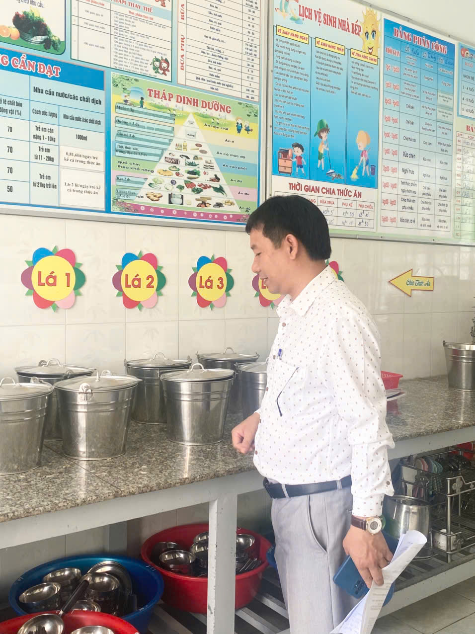ĐOÀN KIỂM TRA LIÊN NGÀNH KIỂM TRA BẾP ĂN TẬP THỂ ĐỊA BÀN XÃ CÁT TIÊN 2