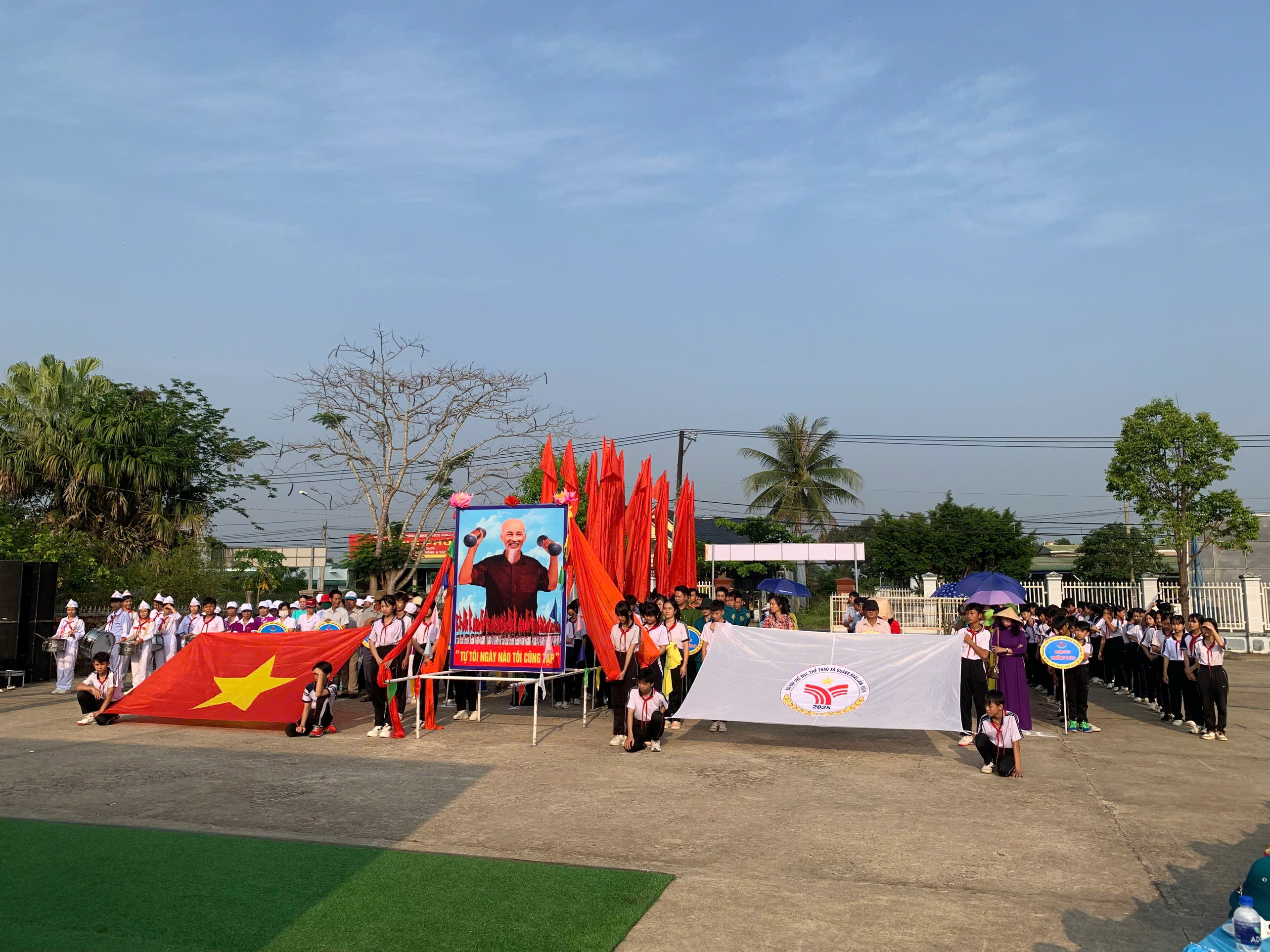 KHAI MẠC ĐẠI HỘI TDTT XÃ QUẢNG NGÃI LẦN THỨ IV  NĂM 2025 VÀ LỄ PHÁT ĐỘNG NGÀY CHẠY OLYMPIC  VÌ SỨC KHỎE TOÀN DÂN TRÊN ĐỊA BÀN XÃ NĂM 2025