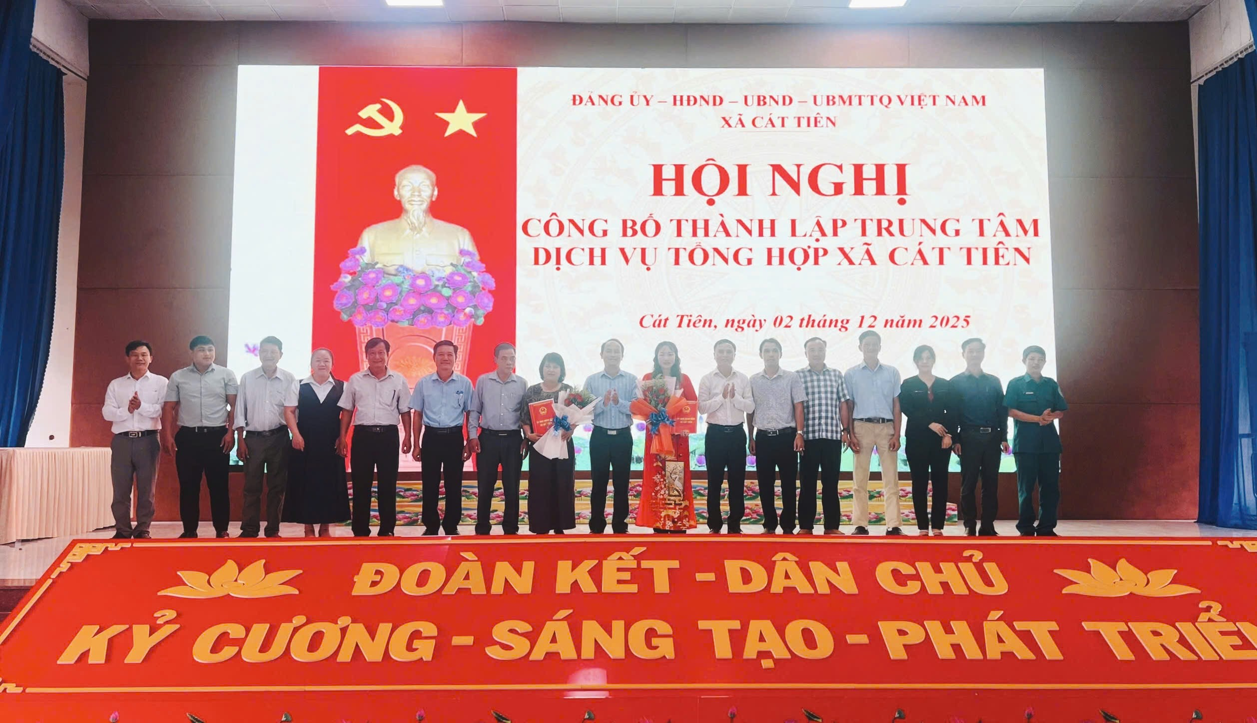 CÔNG BỐ CÁC QUYẾT ĐỊNH VỀ CÔNG TÁC CÁN BỘ ĐỐI VỚI TRUNG TÂM DỊCH VỤ TỔNG HỢP