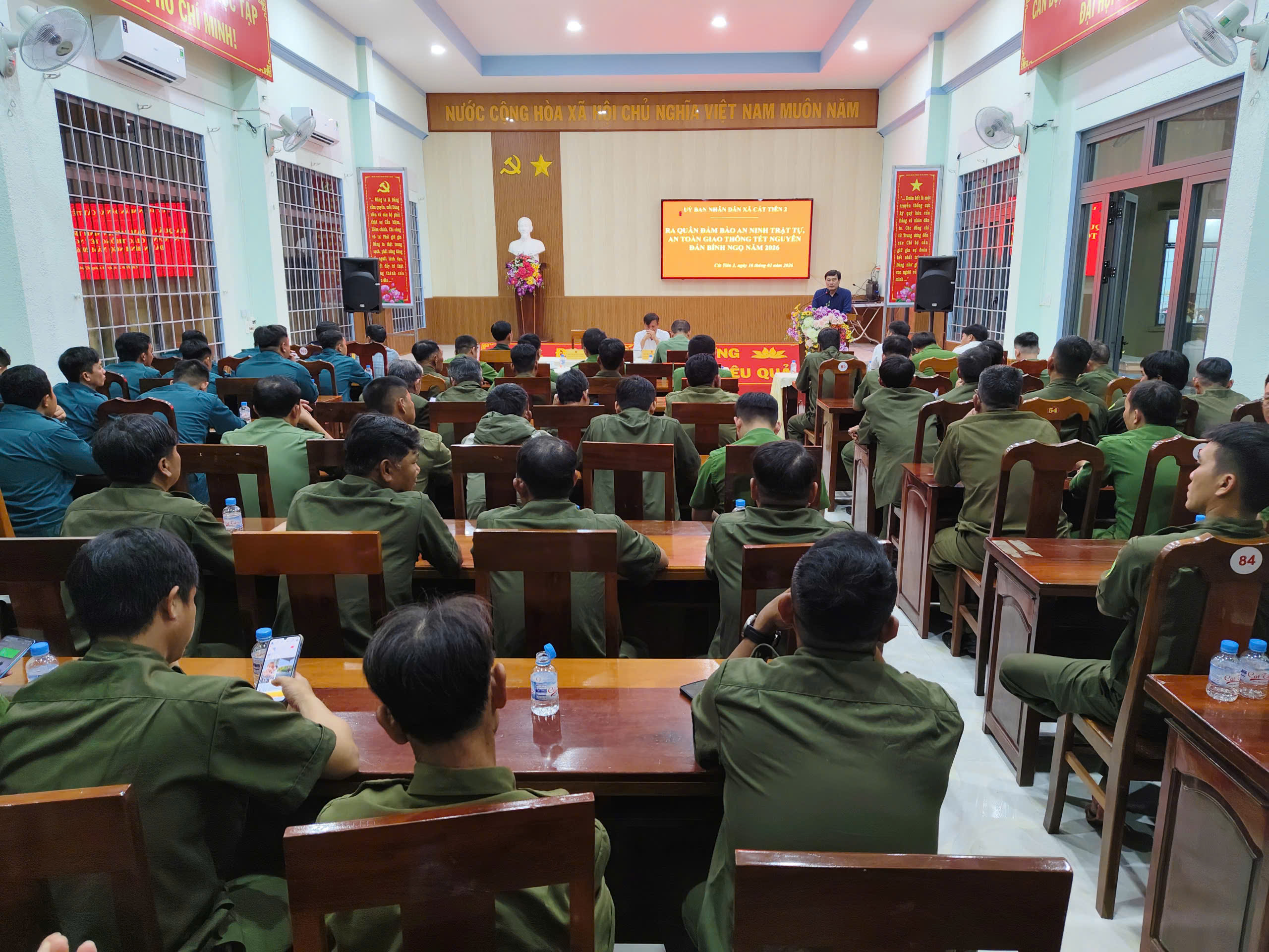 TỐI NGÀY 16/2/2026 ỦY BAN NHÂN DÂN XÃ CÁT TIÊN 2 TỔ CHỨC LỄ RA QUÂN ĐẢM BẢO AN NINH TRẬT TỰ, AN TOÀN GIAO THÔNG DỊP TẾT NGUYÊN ĐÁN BÍNH NGỌ NĂM 2026 TRÊN ĐỊA BÀN XÃ.