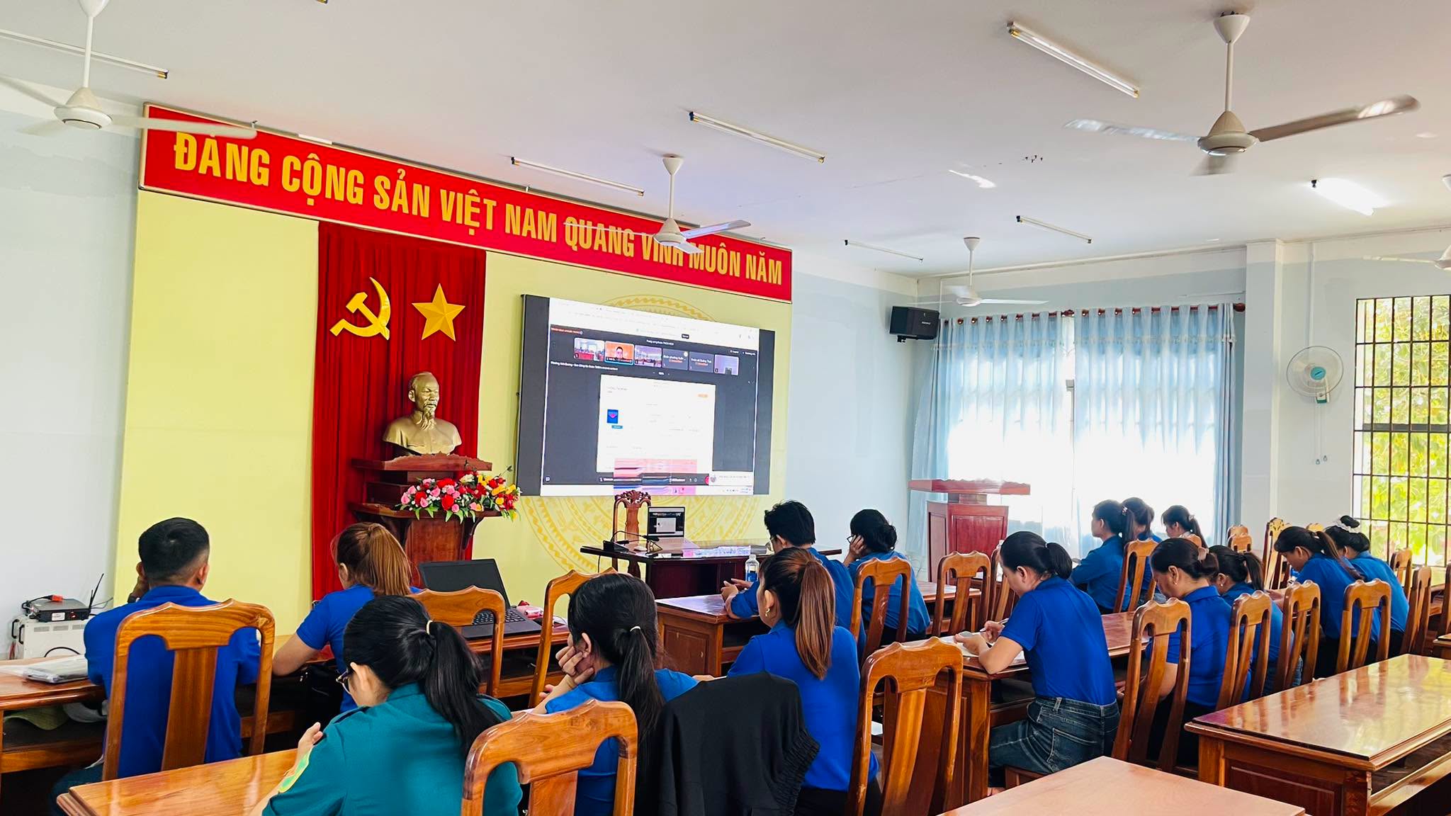 Đoàn xã Cát Tiên tập huấn phần mềm quản lý đoàn viên, thúc đẩy chuyển đổi số trong công tác Đoàn.