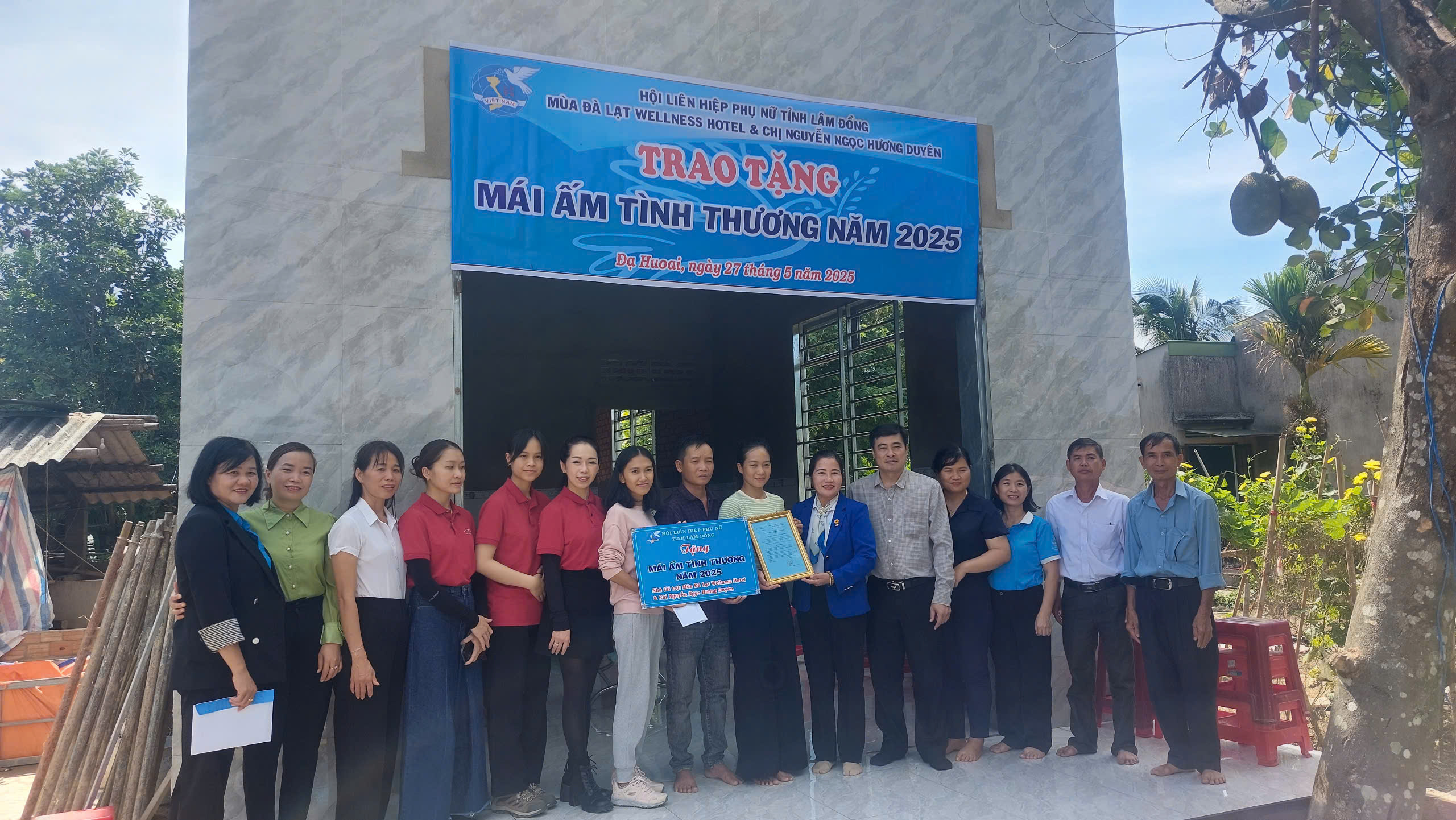 TRAO TẶNG NHÀ “MÁI ÂM TÌNH THƯƠNG” CHO HỘI VIÊN HỘI PHỤ NỮ CÓ HOÀN CẢNH ĐẶC BIỆT KHÓ KHĂN TRÊN ĐỊA BÀN THỊ TRẤN CÁT TIÊN