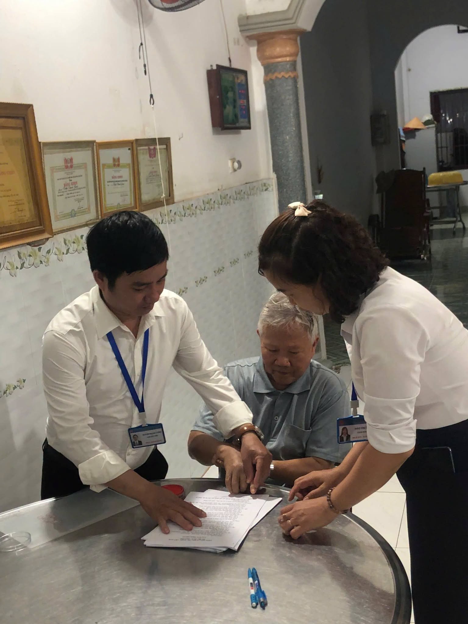 UBND XÃ CÁT TIÊN TIẾP TỤC HỖ TRỢ NGƯỜI DÂN THỰC HIỆN THỦ TỤC HÀNH CHÍNH TẠI NHÀ