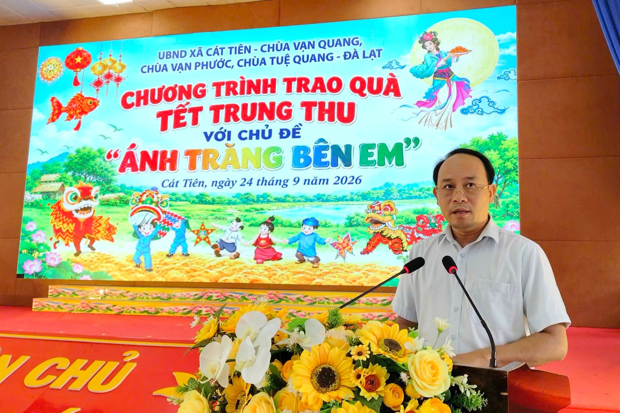 UBND XÃ CÁT TIÊN TRAO TẶNG 605 SUẤT QUÀ TRUNG THU CHO TRẺ EM TRÊN ĐỊA BÀN XÃ