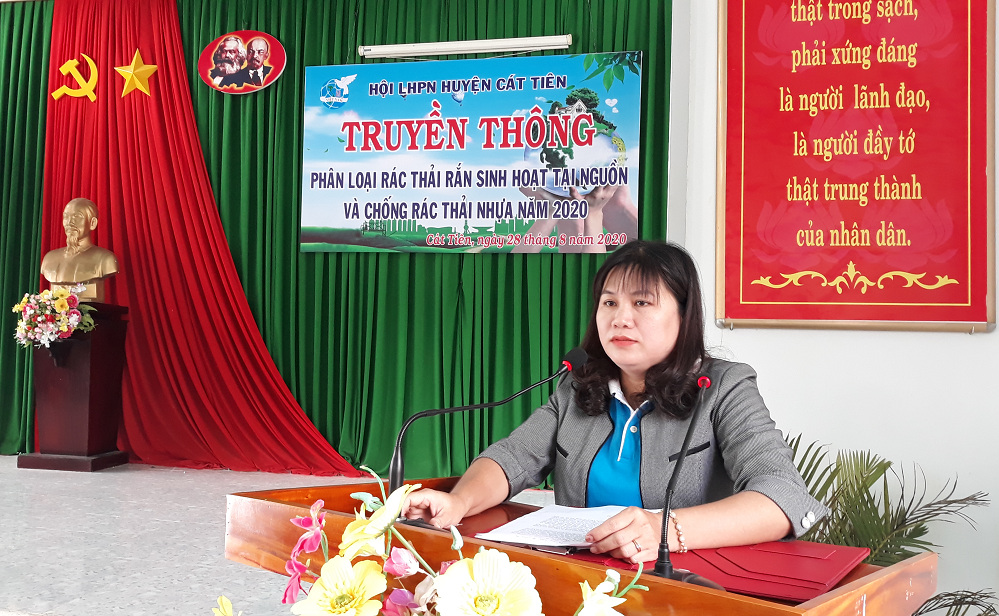 HỘI LHPN HUYỆN CÁT TIÊN TỔ CHỨC TRUYỀN THÔNG VÀ XÂY DỰNG MÔ HÌNH PHÂN LOẠI RÁC THẢI RẮN SINH HOẠT TẠI NGUỒN VÀ PHÒNG CHỐNG RÁC THẢI NHỰA