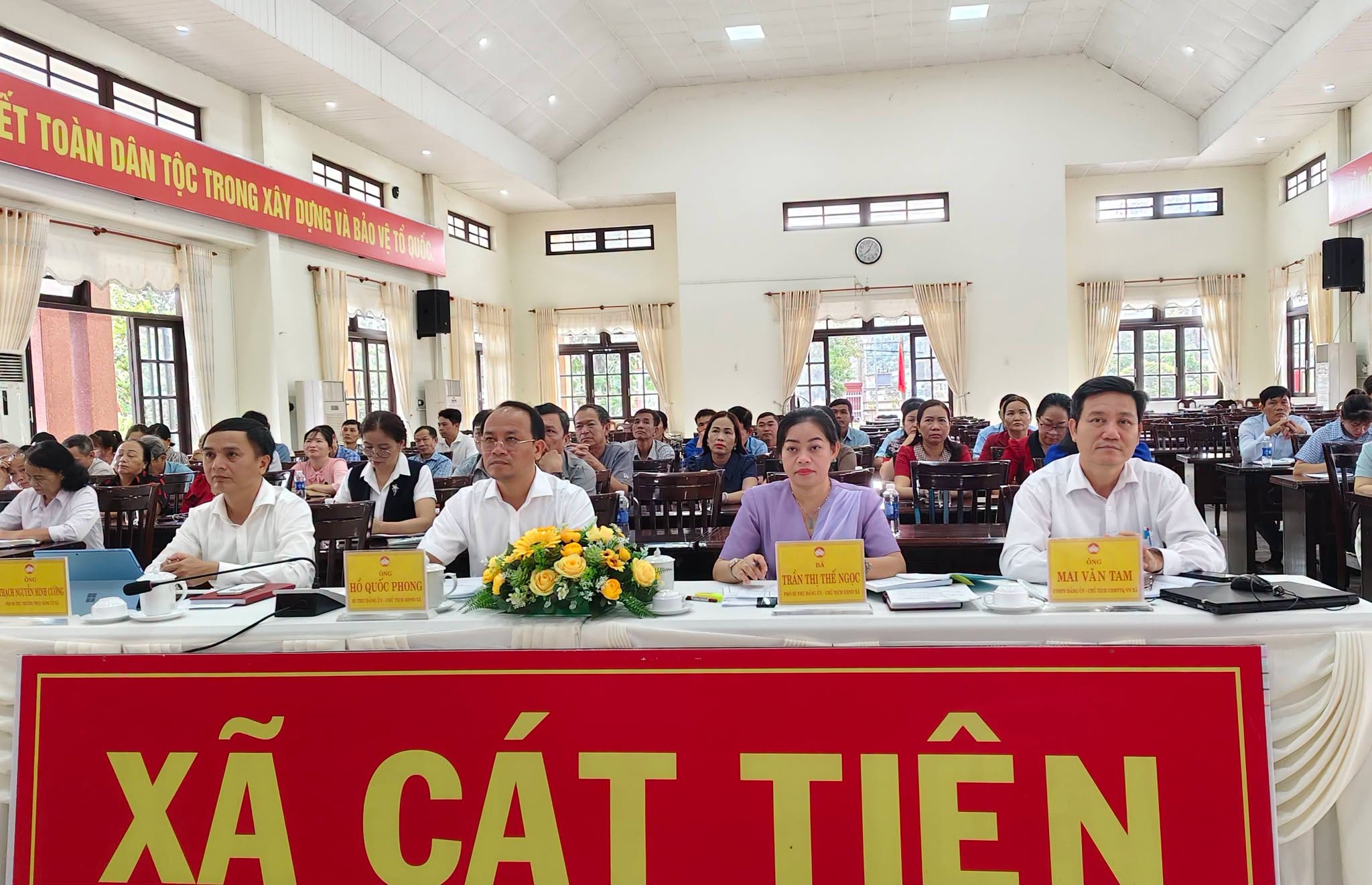 CỬ TRI XÃ CÁT TIÊN THAM DỰ HỘI NGHỊ TIẾP XÚC CỬ TRI VỚI ĐẠI BIỂU QUỐC HỘI BẰNG HÌNH THỨC TRỰC TUYẾN