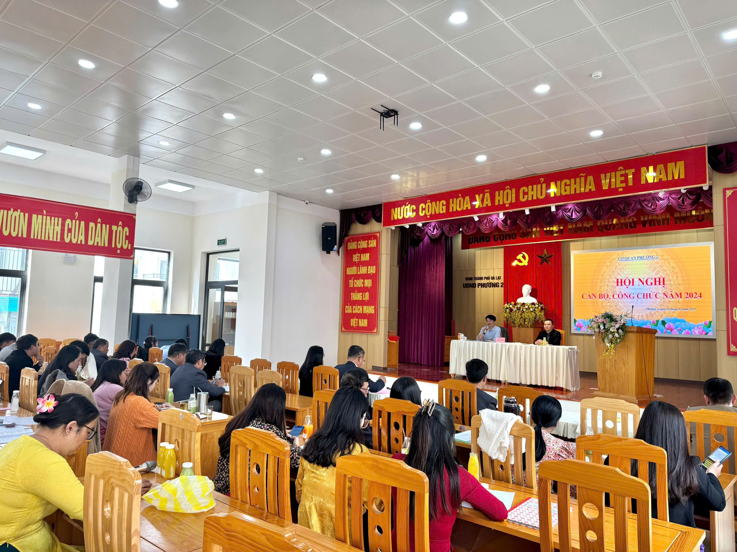 HỘI NGHỊ CÁN BỘ CÔNG CHỨC PHƯỜNG 2 NĂM 2024