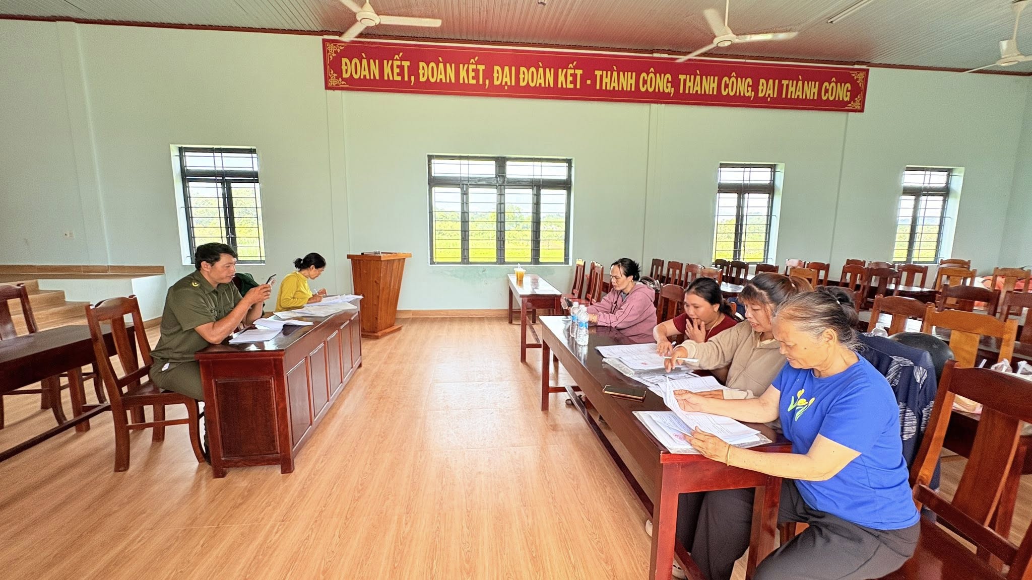 XÃ CÁT TIÊN TRIỂN KHAI LẤY Ý KIẾN CỬ TRI ĐẠI DIỆN HỘ GIA ĐÌNH VỀ ĐỀ ÁN SẮP XẾP, SÁP NHẬP THÔN, BUÔN