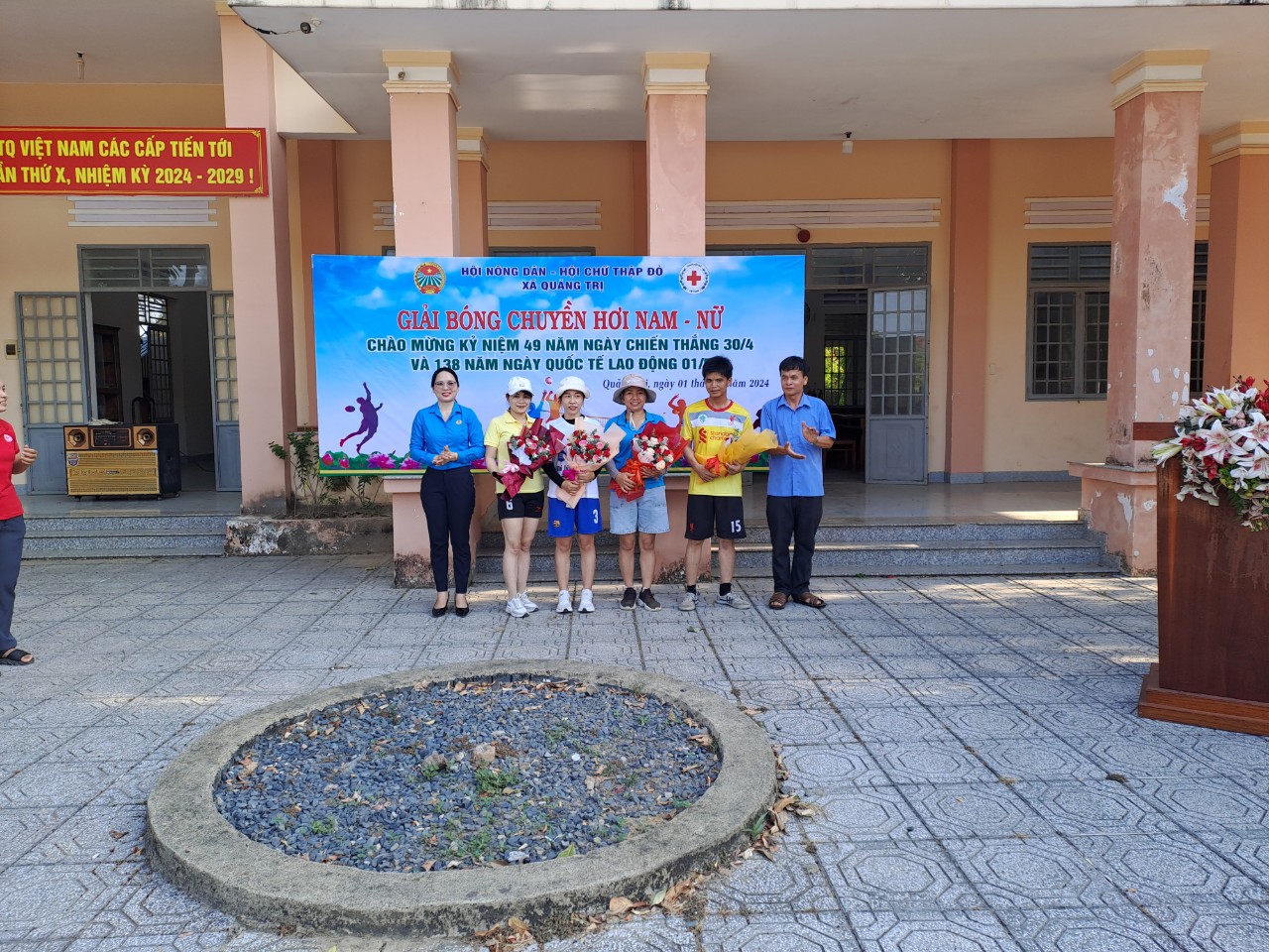 Hội Nông dân và Hội CTĐ xã Quảng Trị phối hợp tổ chức giải bóng chuyền hơi nam, nữ chào mừng kỷ niệm 49 năm Ngày Chiến thắng 30/4 và 138 năm Ngày quốc tế lao động (01/5).