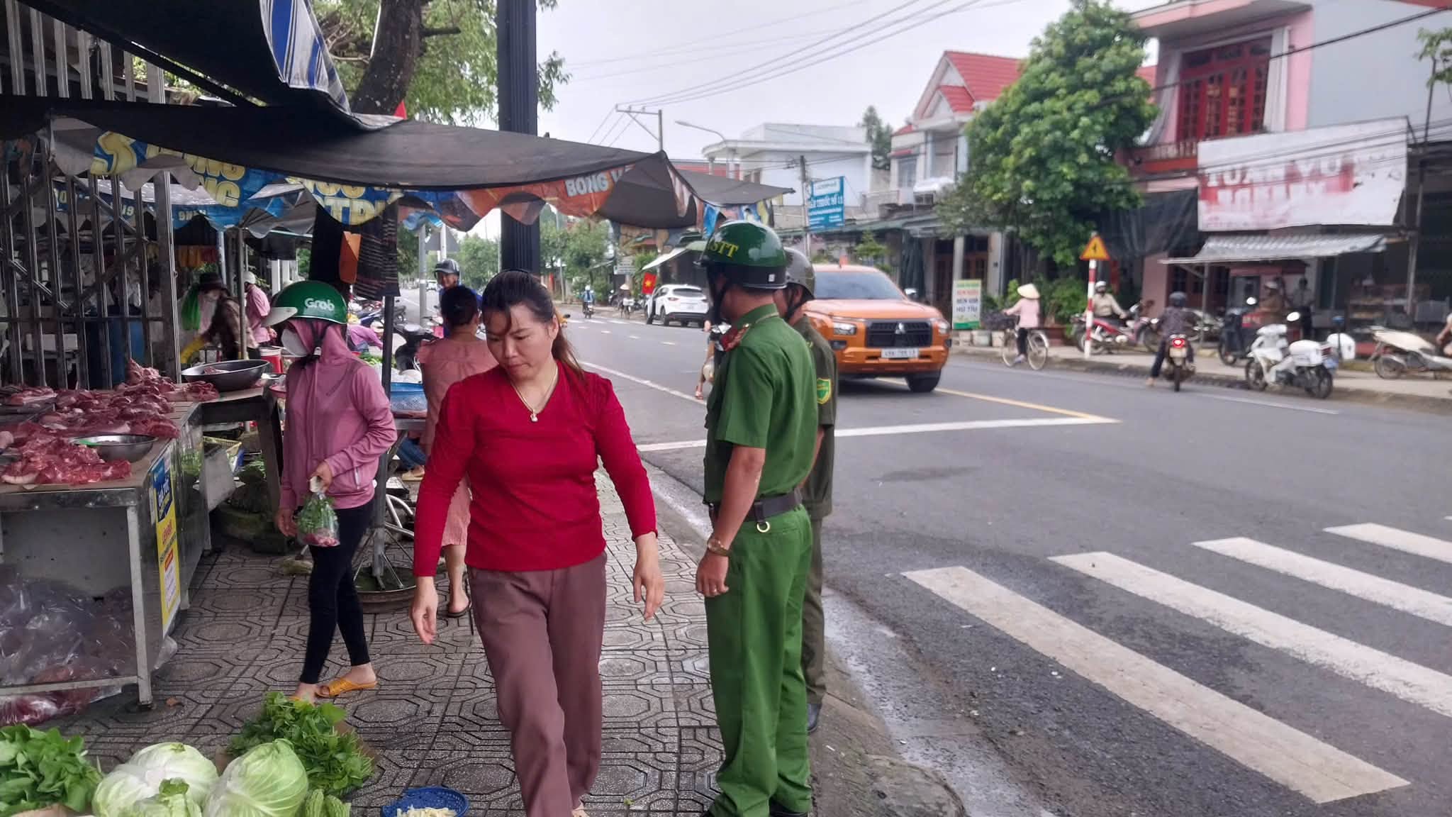 CÔNG AN XÃ CÁT TIÊN TIẾP TỤC RA QUÂN LẬP LẠI TRẬT TỰ LÒNG, LỀ ĐƯỜNG 