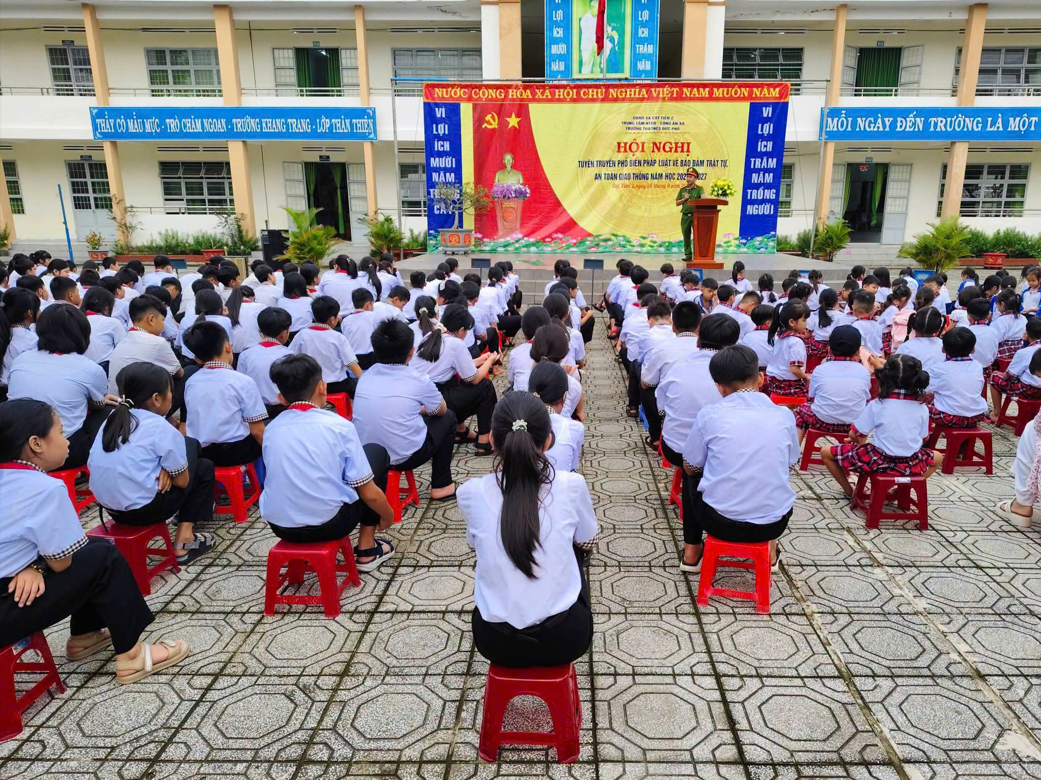 CÁT TIÊN 2 TĂNG CƯỜNG TUYÊN TRUYỀN, PHỔ BIẾN PHÁP LUẬT VỀ TRẬT TỰ, AN TOÀN GIAO THÔNG TRONG TRƯỜNG HỌC