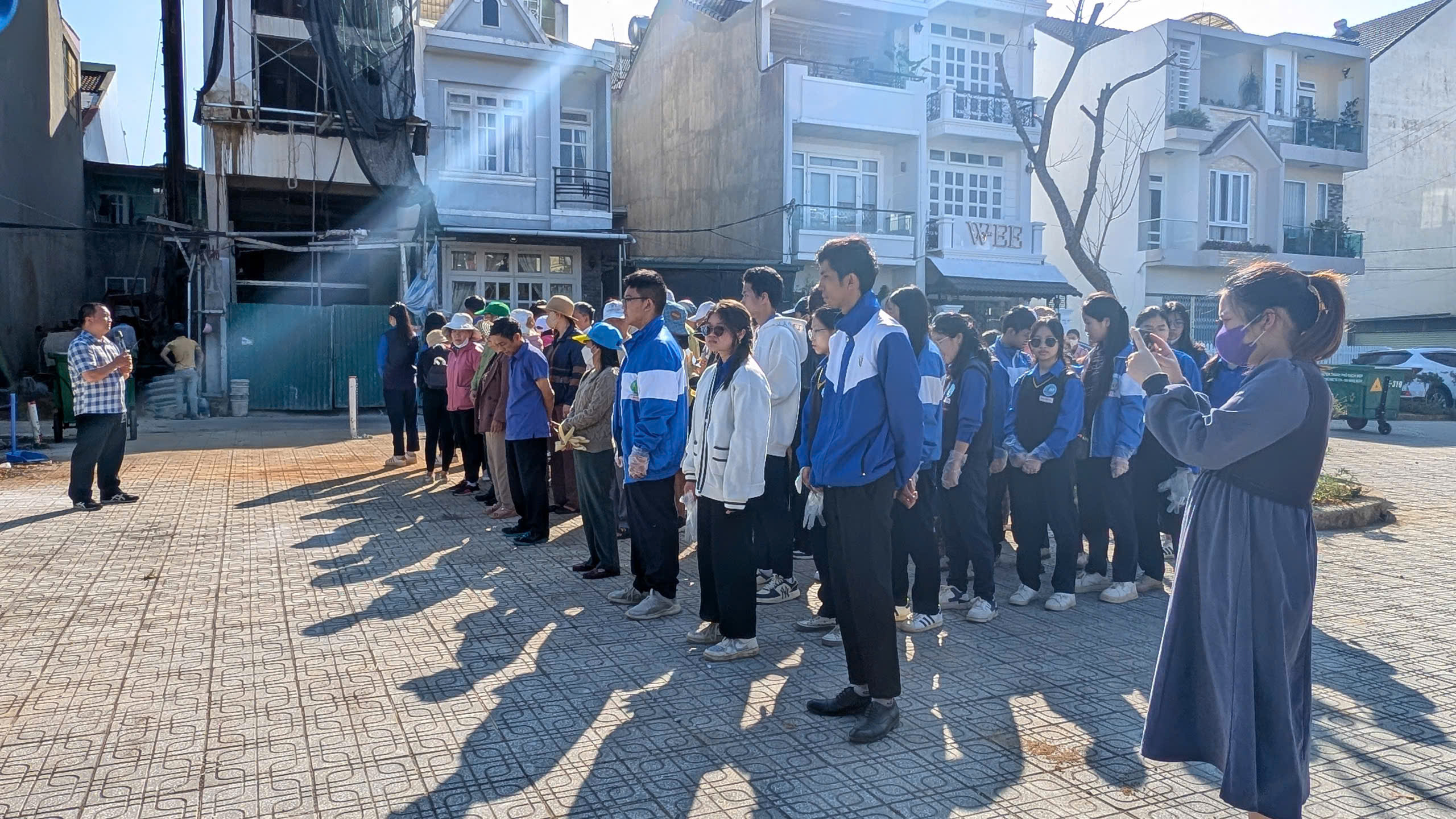 PHƯỜNG 2 RA QUÂN TỔNG VỆ SINH MÔI TRƯỜNG CHÀO MỪNG LỄ GIỖ TỔ HÙNG VƯƠNG VÀ KỶ NIỆM 50 NĂM NGÀY GIẢI PHÓNG ĐÀ LẠT 
