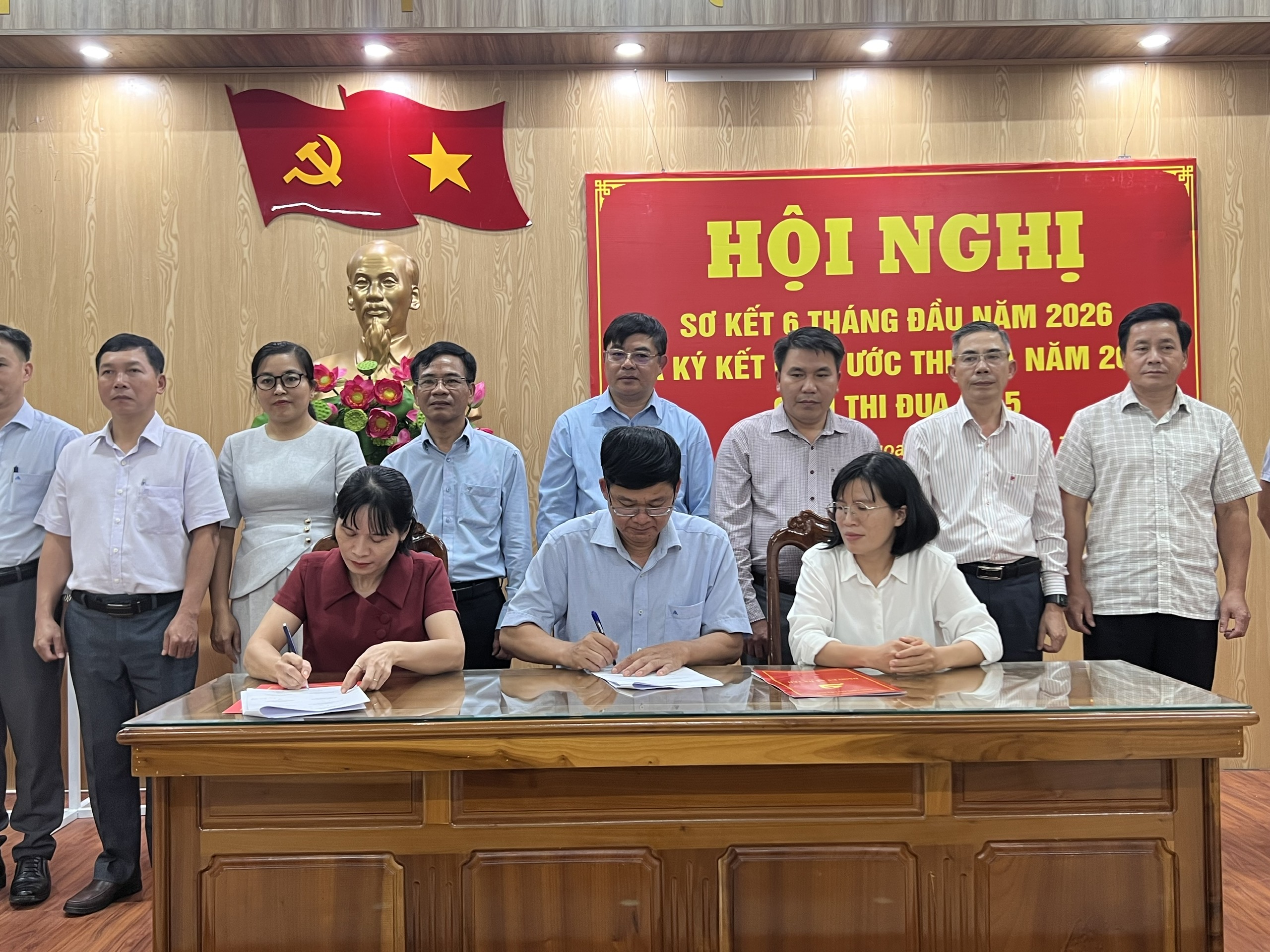 CỤM THI ĐUA SỐ 05 TỔ CHỨC HỘI NGHỊ SƠ KẾT CÔNG TÁC THI ĐUA 6 THÁNG ĐẦU NĂM VÀ KÝ KẾT GIAO ƯỚC THI ĐUA NĂM 2026