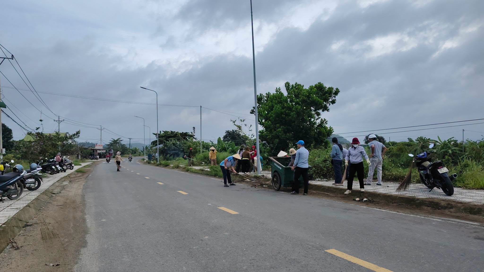 UBMTTQ VIỆT NAM XÃ CÁT TIÊN VÀ CÁC THÔN RA QUÂN HƯỞNG ỨNG “NGÀY CHỦ NHẬT VÌ MÔI TRƯỜNG” 