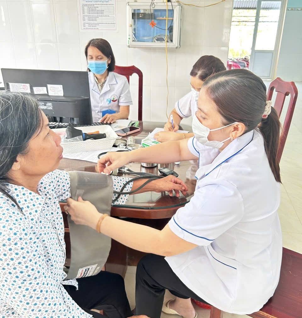 TRẠM Y TẾ XÃ CÁT TIÊN TỔ CHỨC KHÁM SỨC KHỎE MIỄN PHÍ CHO NHÂN DÂN