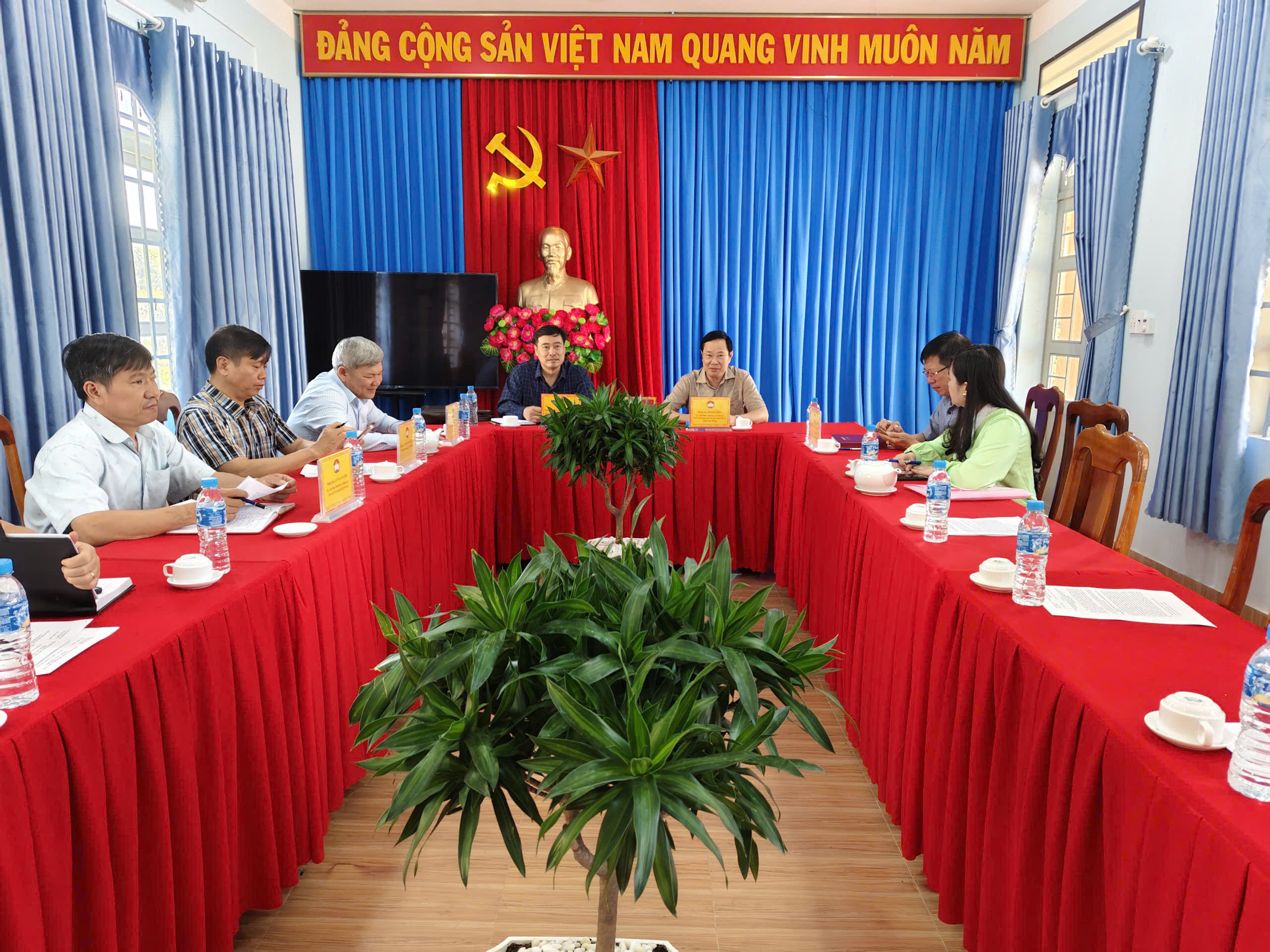 ĐOÀN CÔNG TÁC CỦA TỈNH ĐÃ ĐẾN KIỂM TRA CÔNG TÁC CHUẨN BỊ BẦU CỬ TẠI XÃ CÁT TIÊN 2