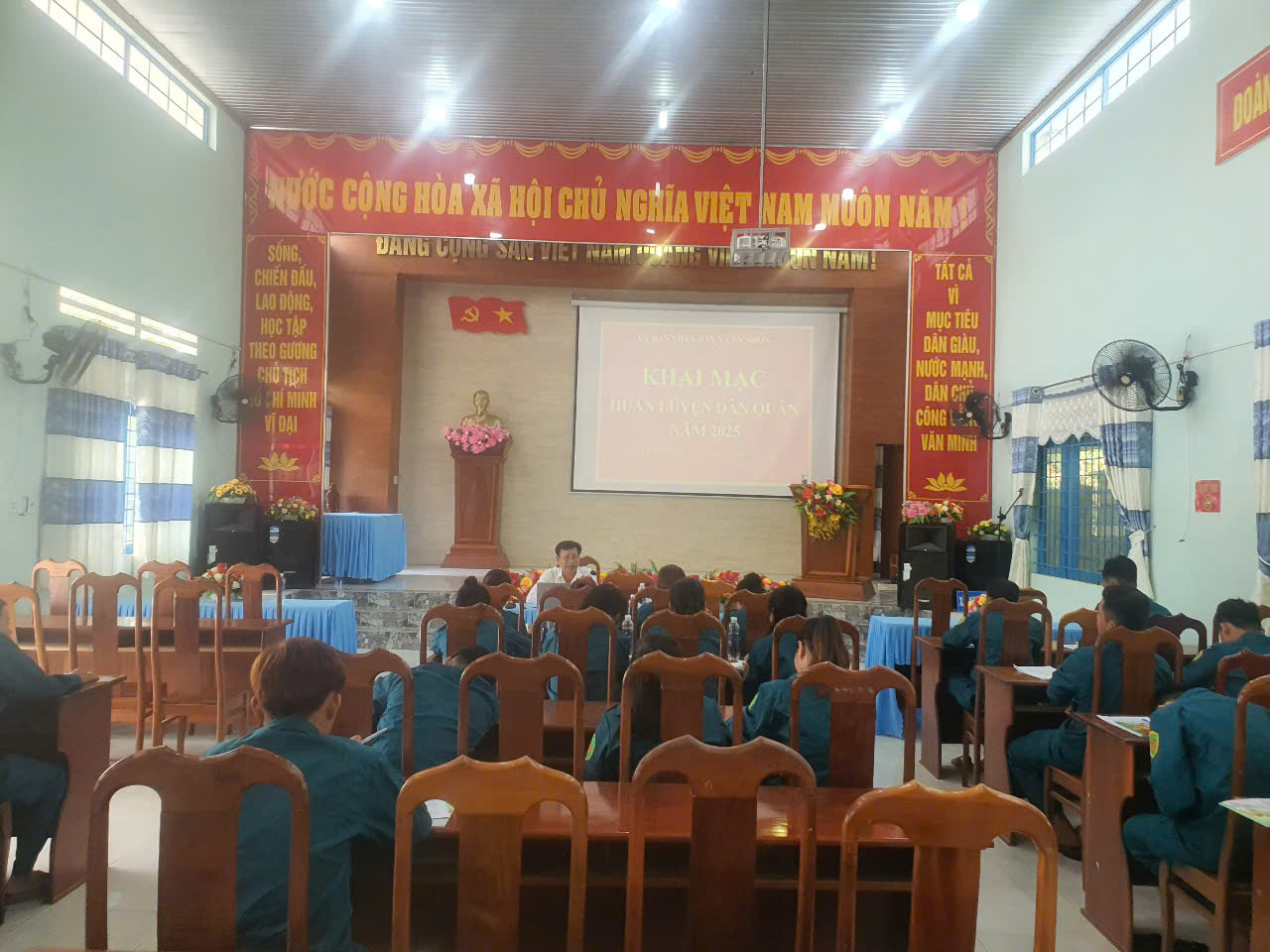 XÃ AN NHƠN TỔ CHỨC KHAI MẠC HUẤN LUYỆN DÂN QUÂN  CƠ ĐỘNG, DÂN QUÂN TẠI CHỖ NĂM 2025 
