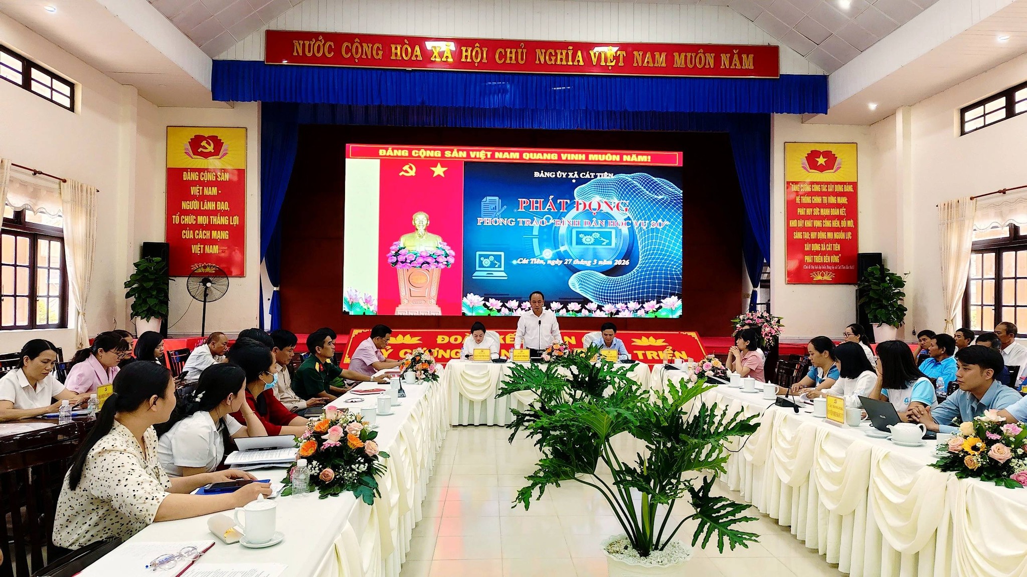 Đảng ủy xã Cát Tiên tổ chức Lễ phát động thi đua thực hiện phong trào “Bình dân học vụ số” 