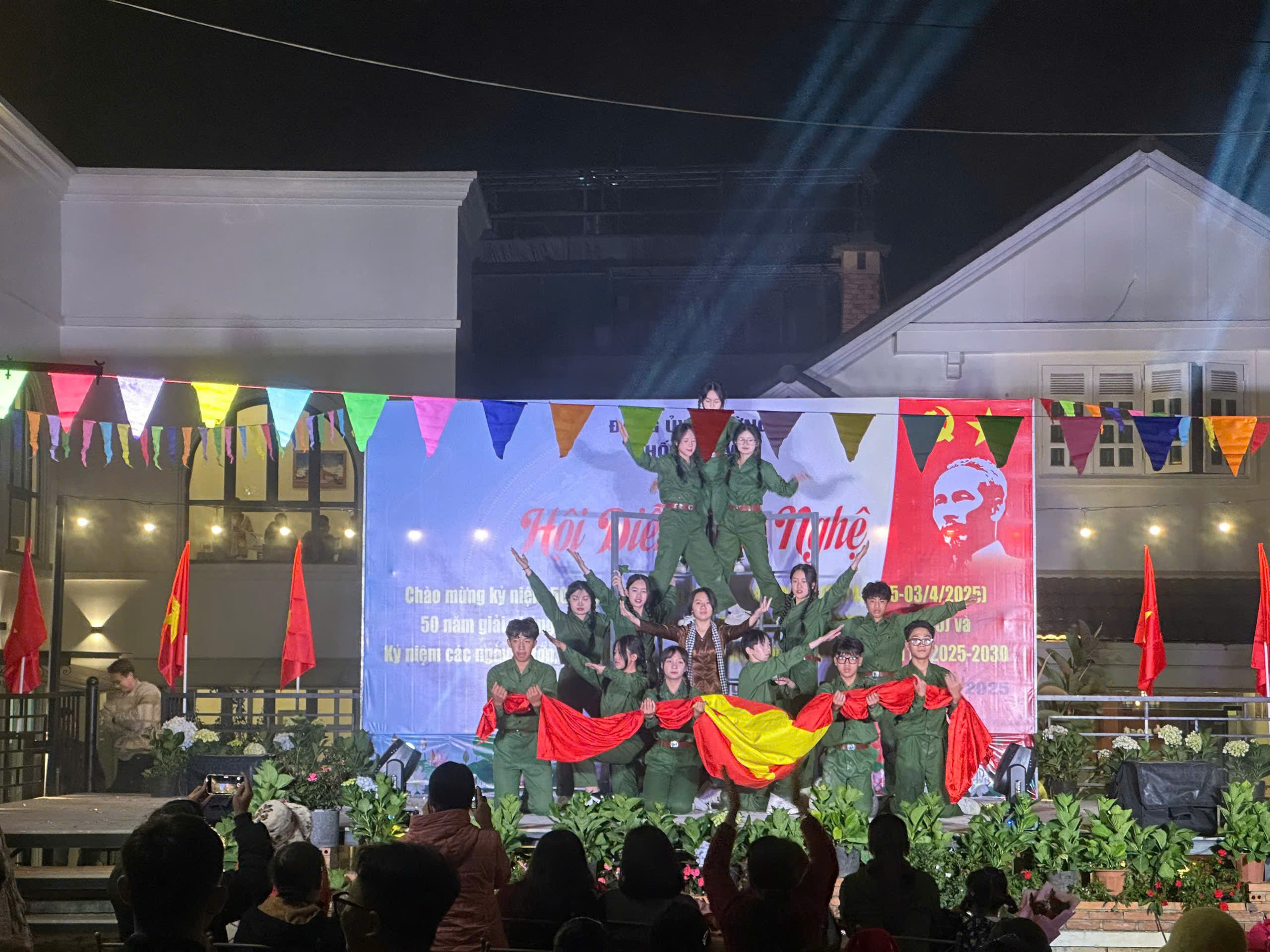 ĐÊM HỘI VĂN NGHỆ PHƯỜNG 2 – HÒA NHỊP GIAO LƯU, LAN TỎA TINH THẦN YÊU NƯỚC