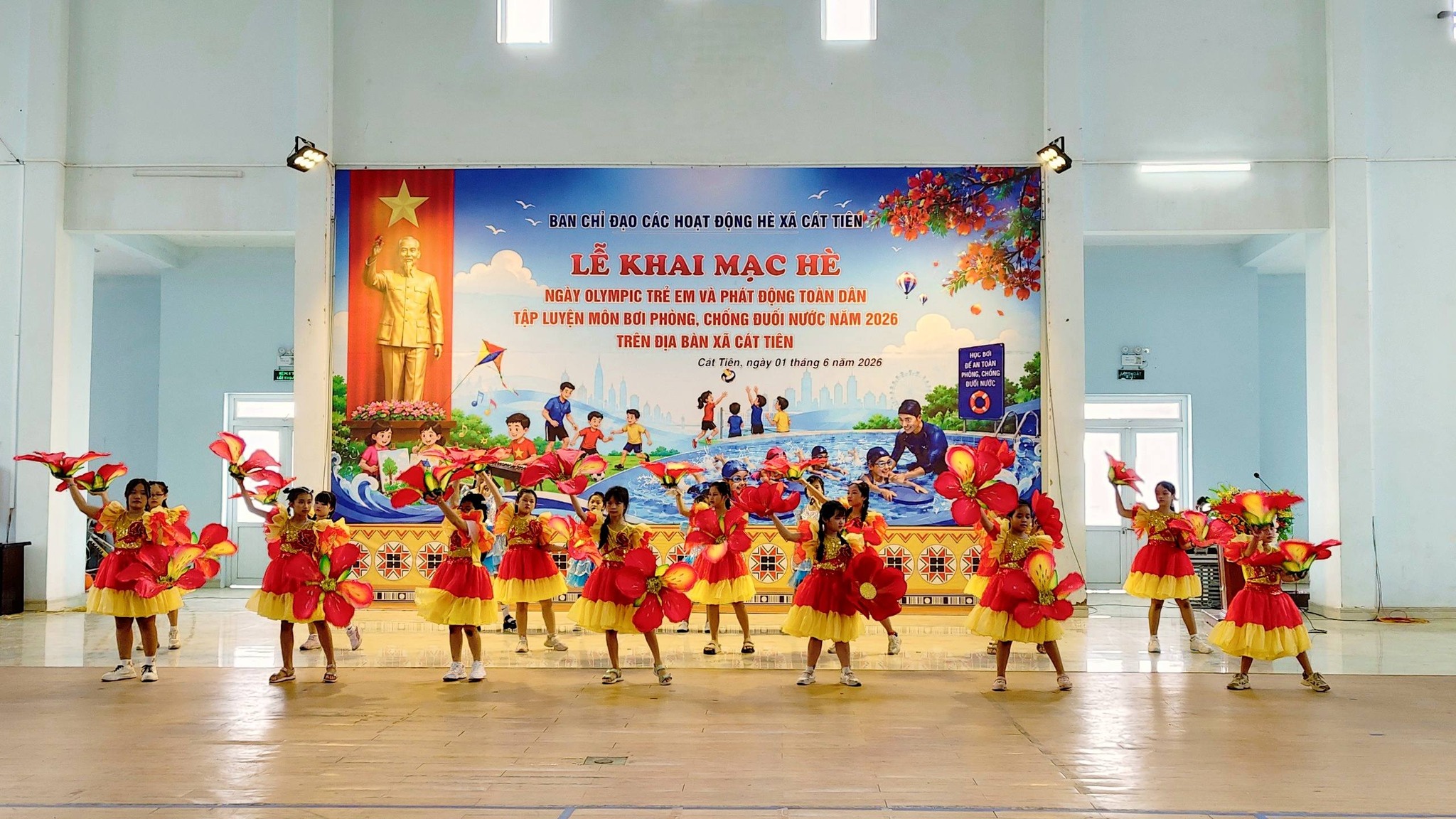 Xã Cát Tiên khai mạc Ngày Olympic trẻ em và phát động toàn dân tập luyện môn bơi phòng, chống đuối nước năm 2026